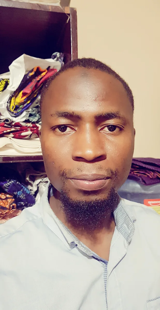Auwal, 35