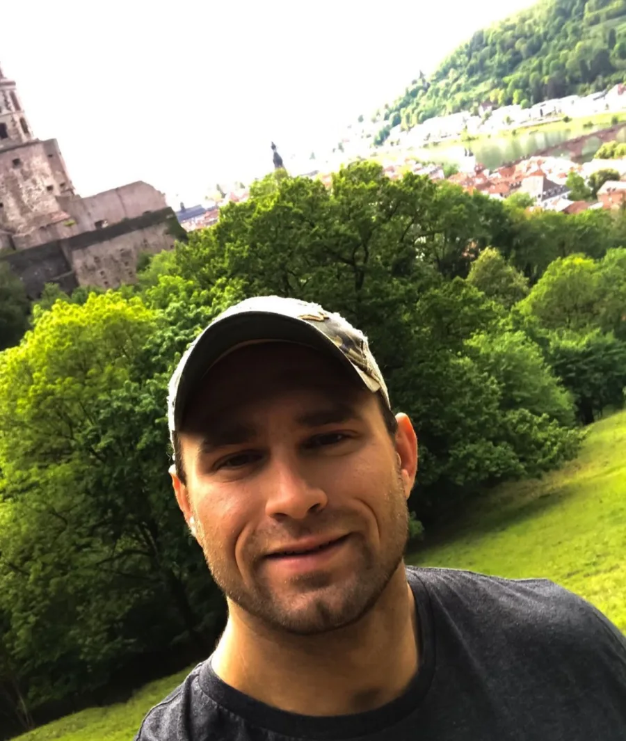 Tim, 48