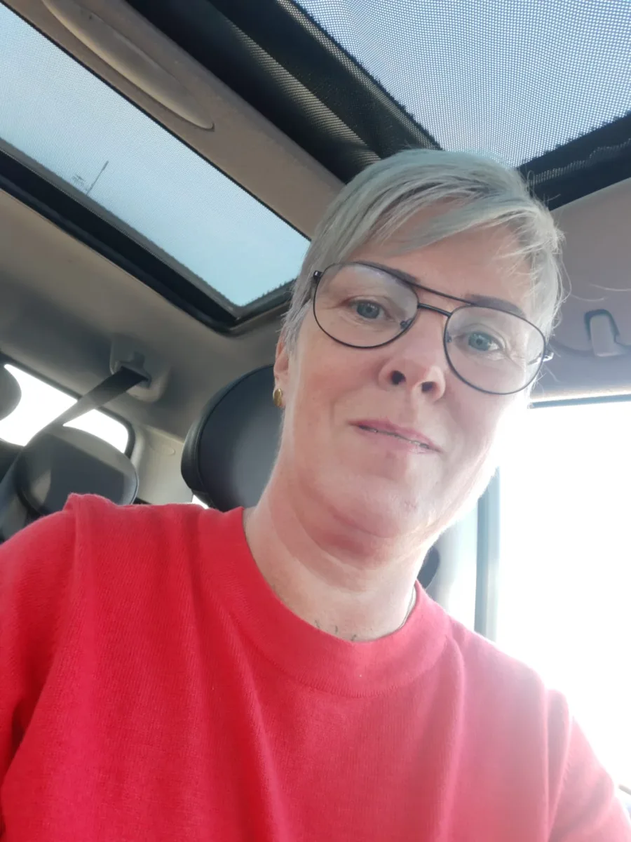 Elena, 49