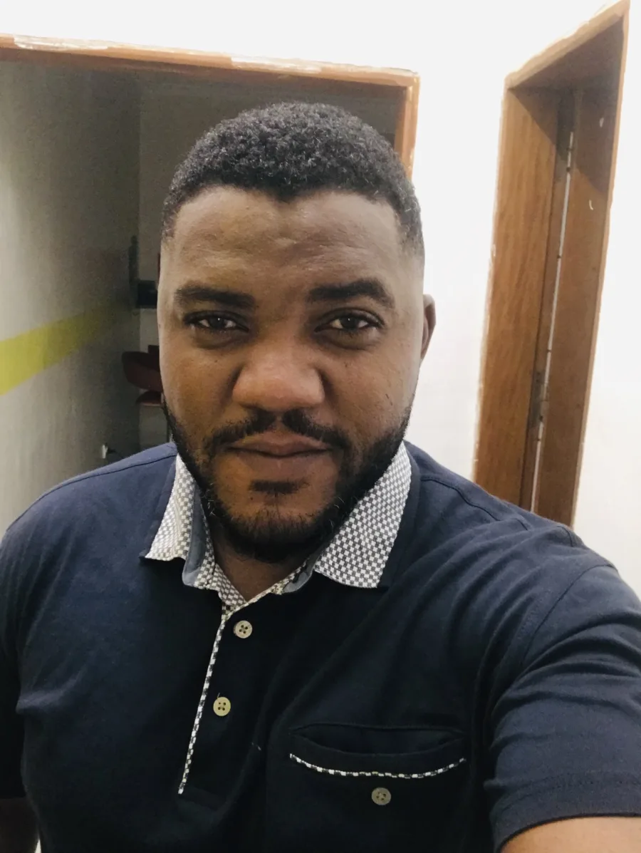 Lionel, 39