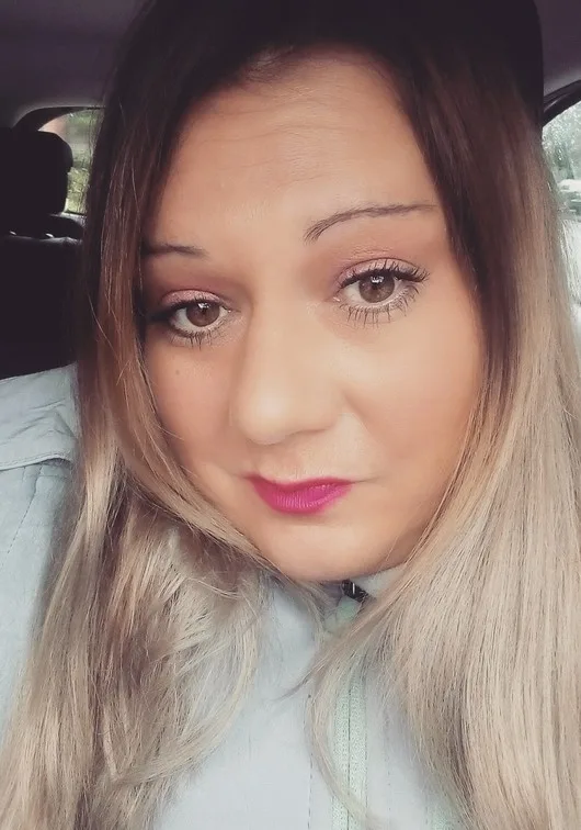 Sandra, 41