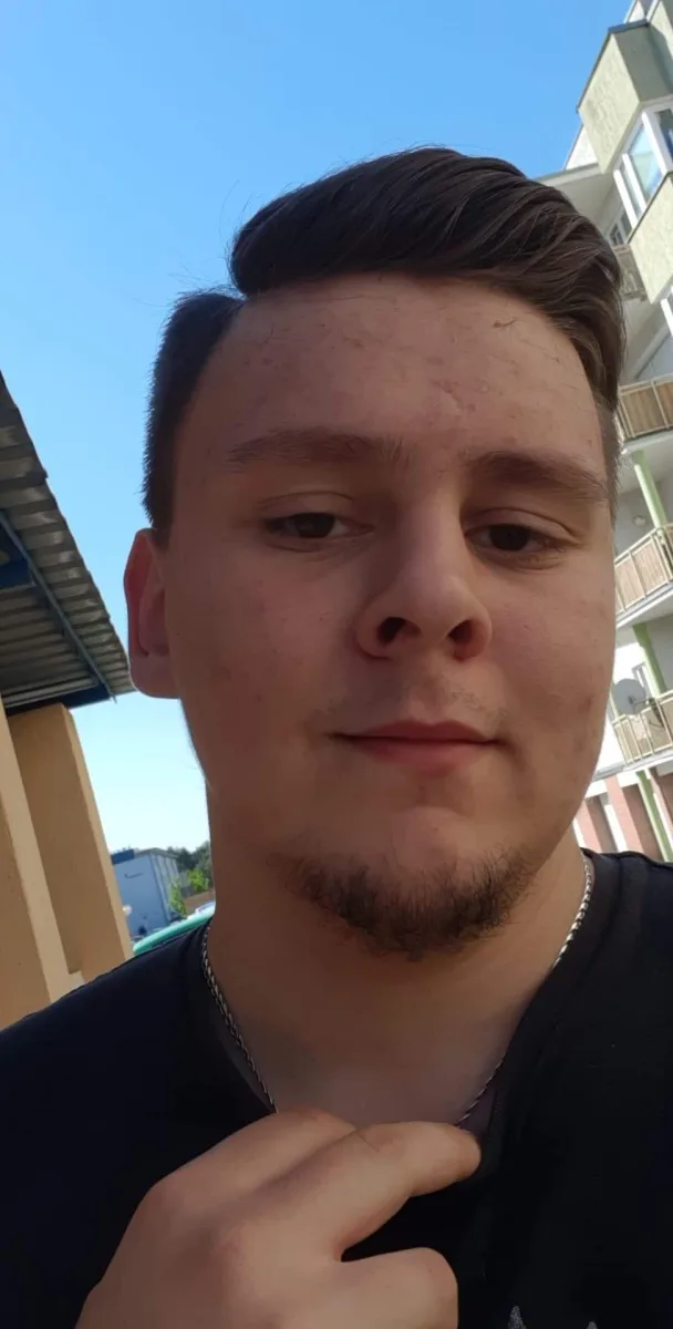 Olivier, 24