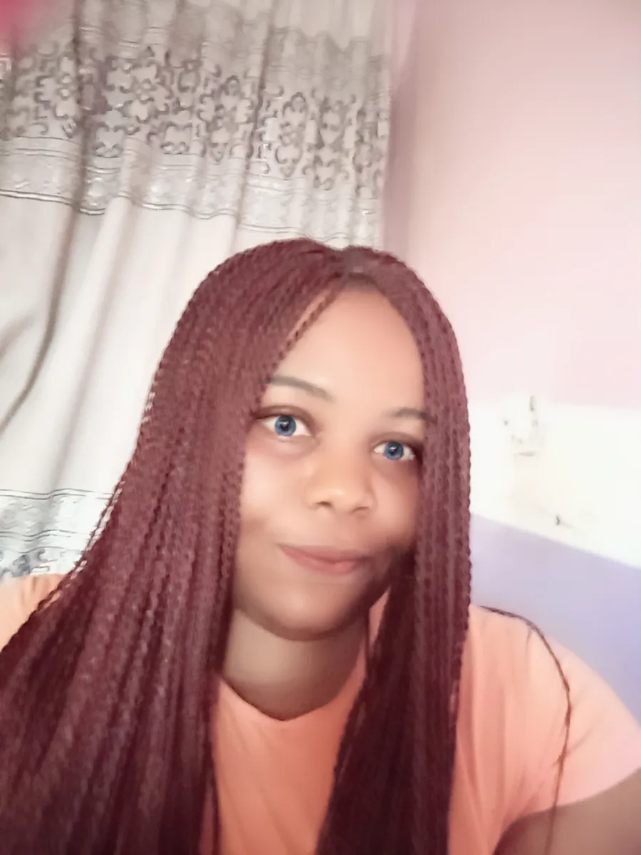 Gloria, 32