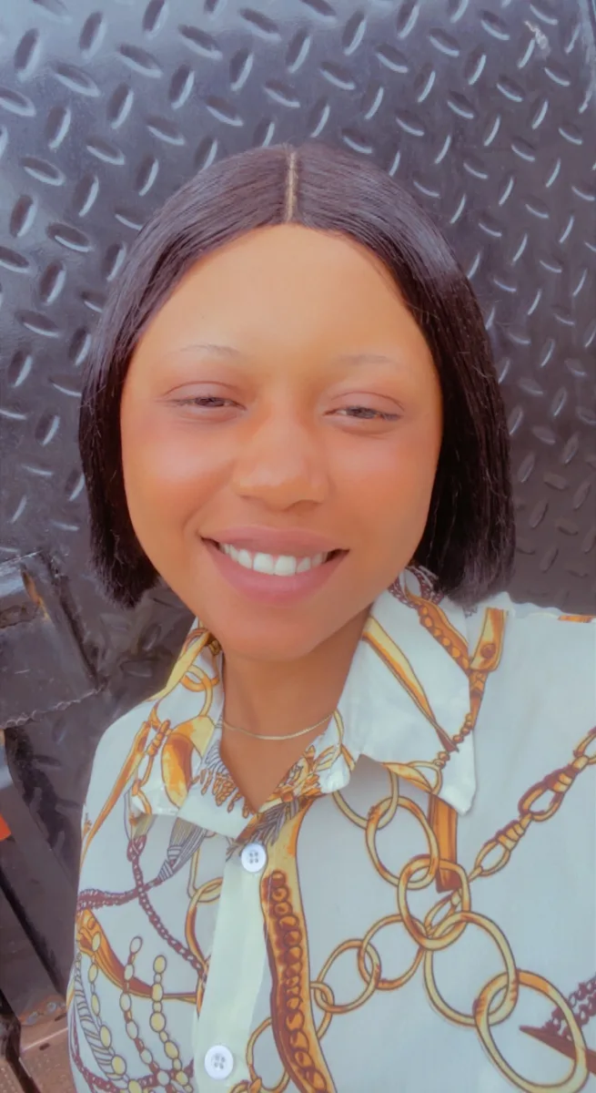 Mia, 36
