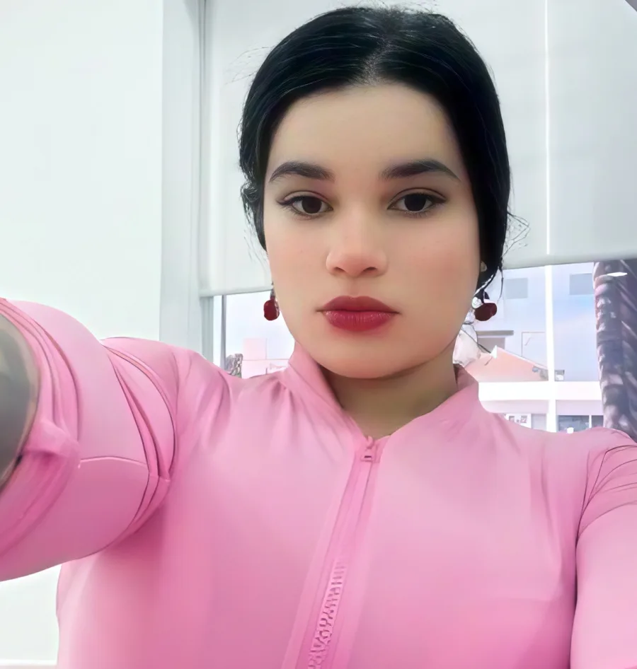 Esmeralda Alondra, 31