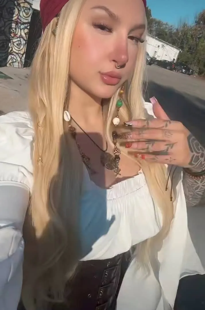Kate, 23