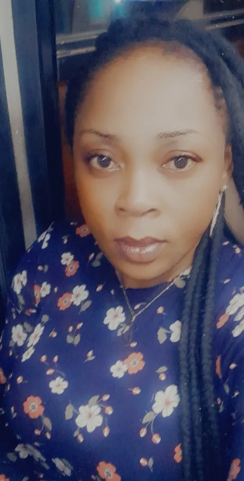 Della, 41