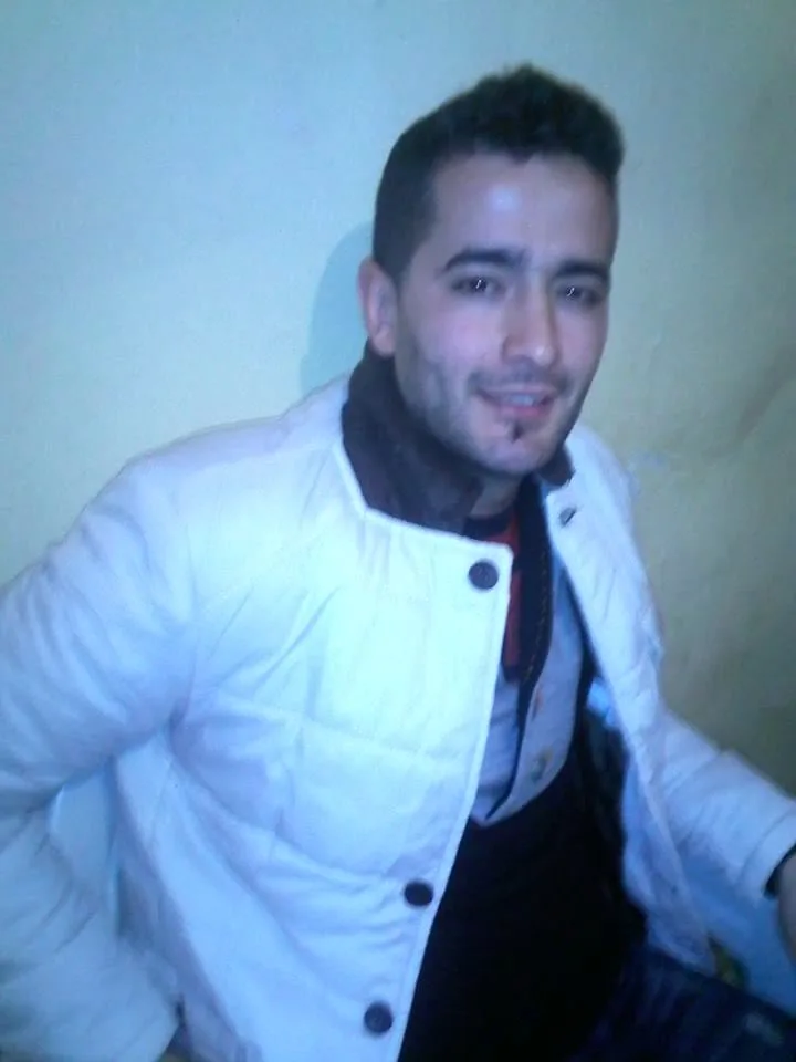 smail, 35