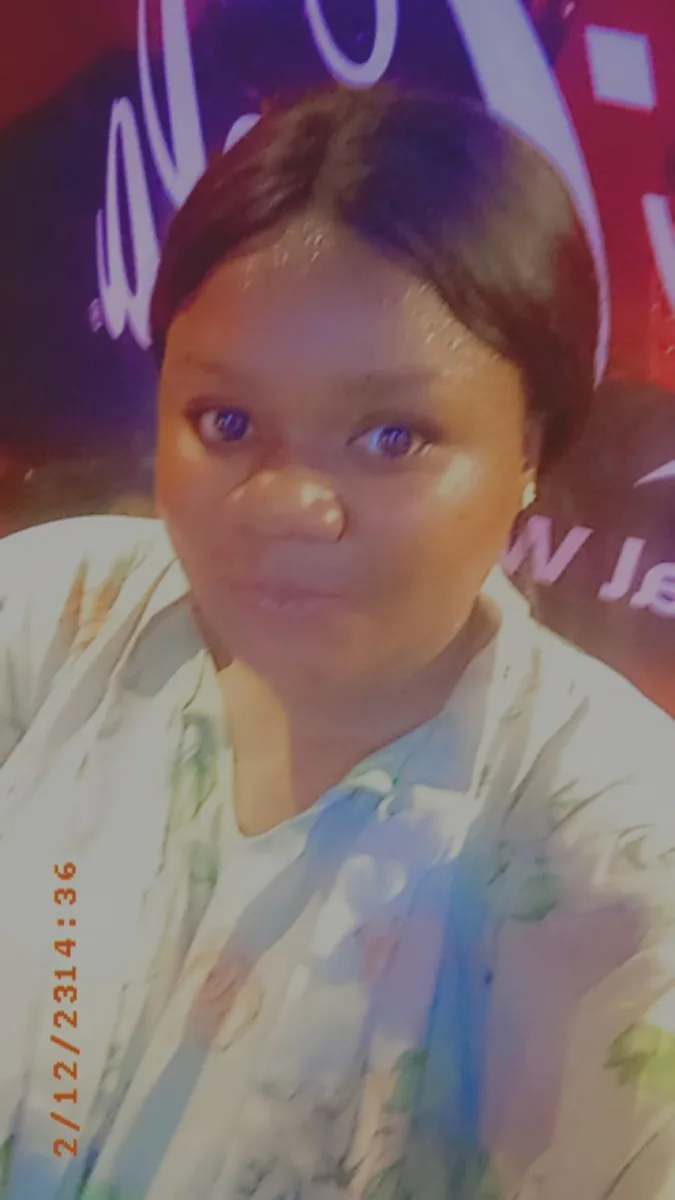 Elizabeth, 32