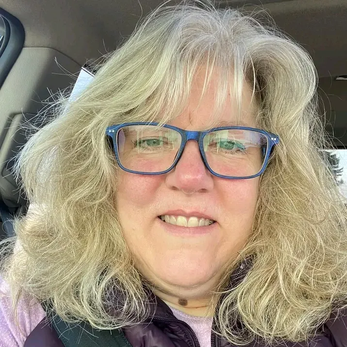 Lynn Amber, 49