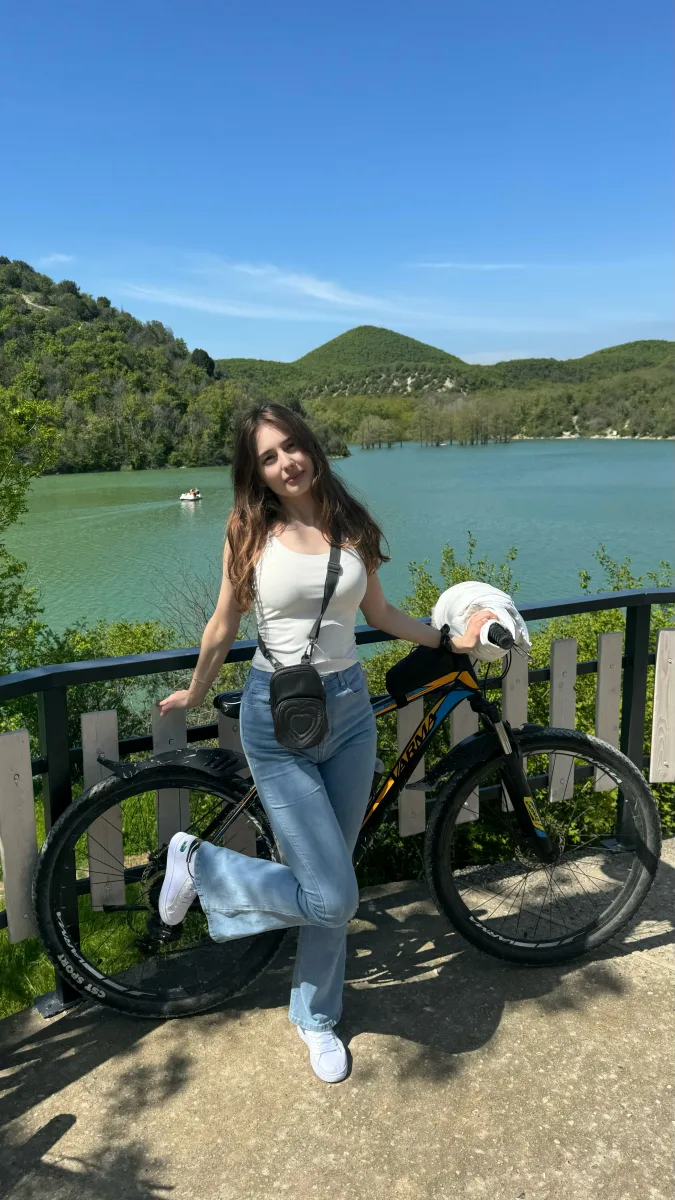 Ай, 19