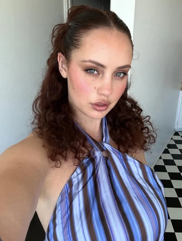 Stephanie, 38