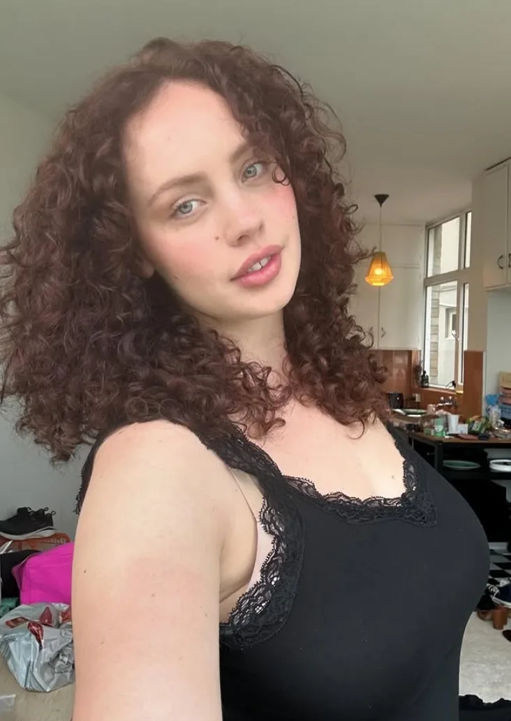Stephanie photo 2