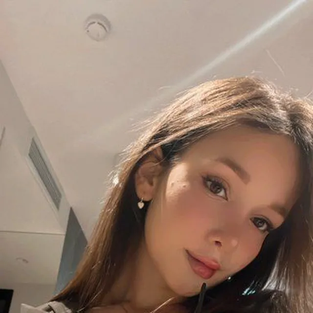 Adriana, 26