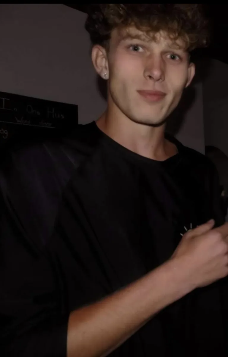 MrJrJ, 22