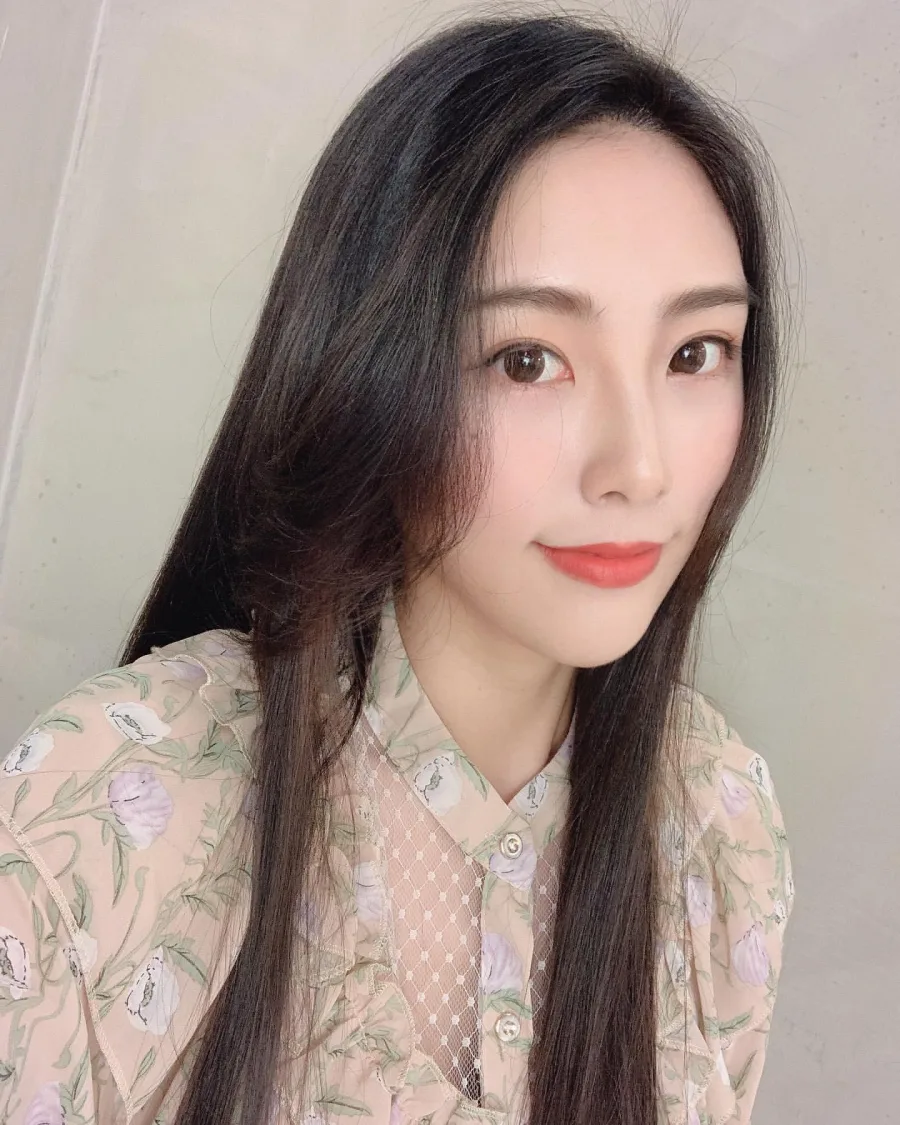 Anna, 31
