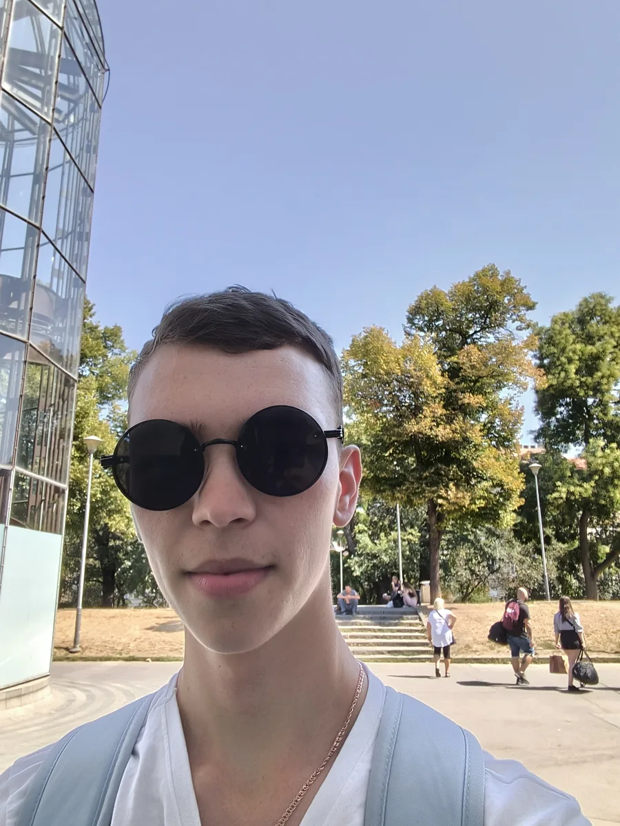Ihor, 19