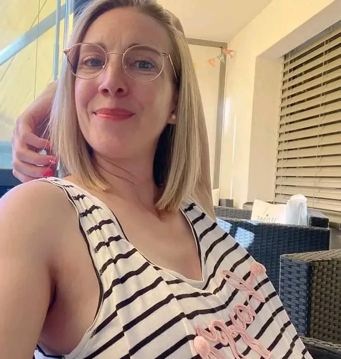 Stéphanie, 43