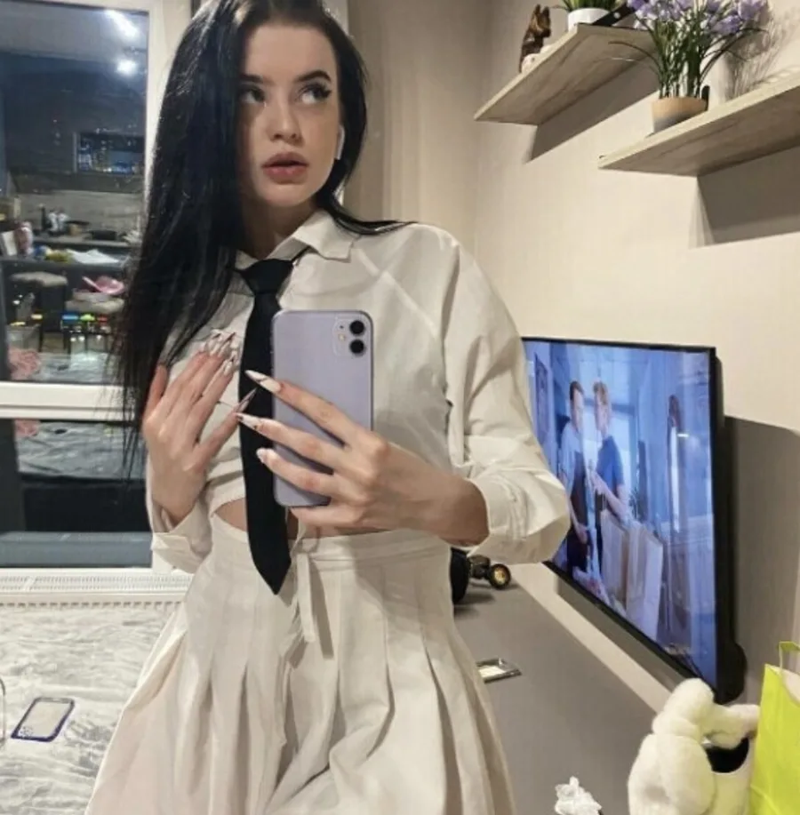 Oleksandra, 25
