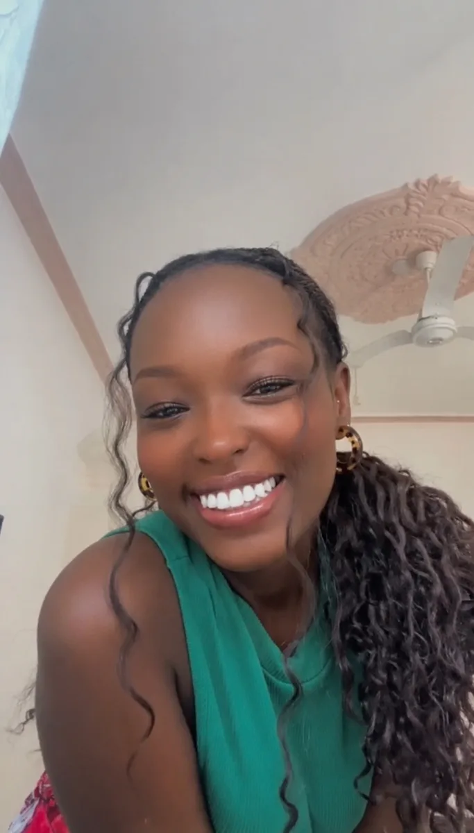 Lilly, 28