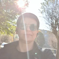 P L