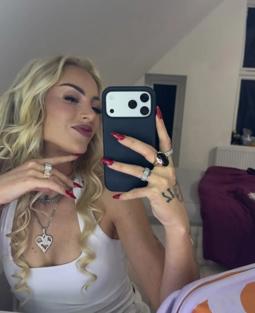 Wilson Angela, 26