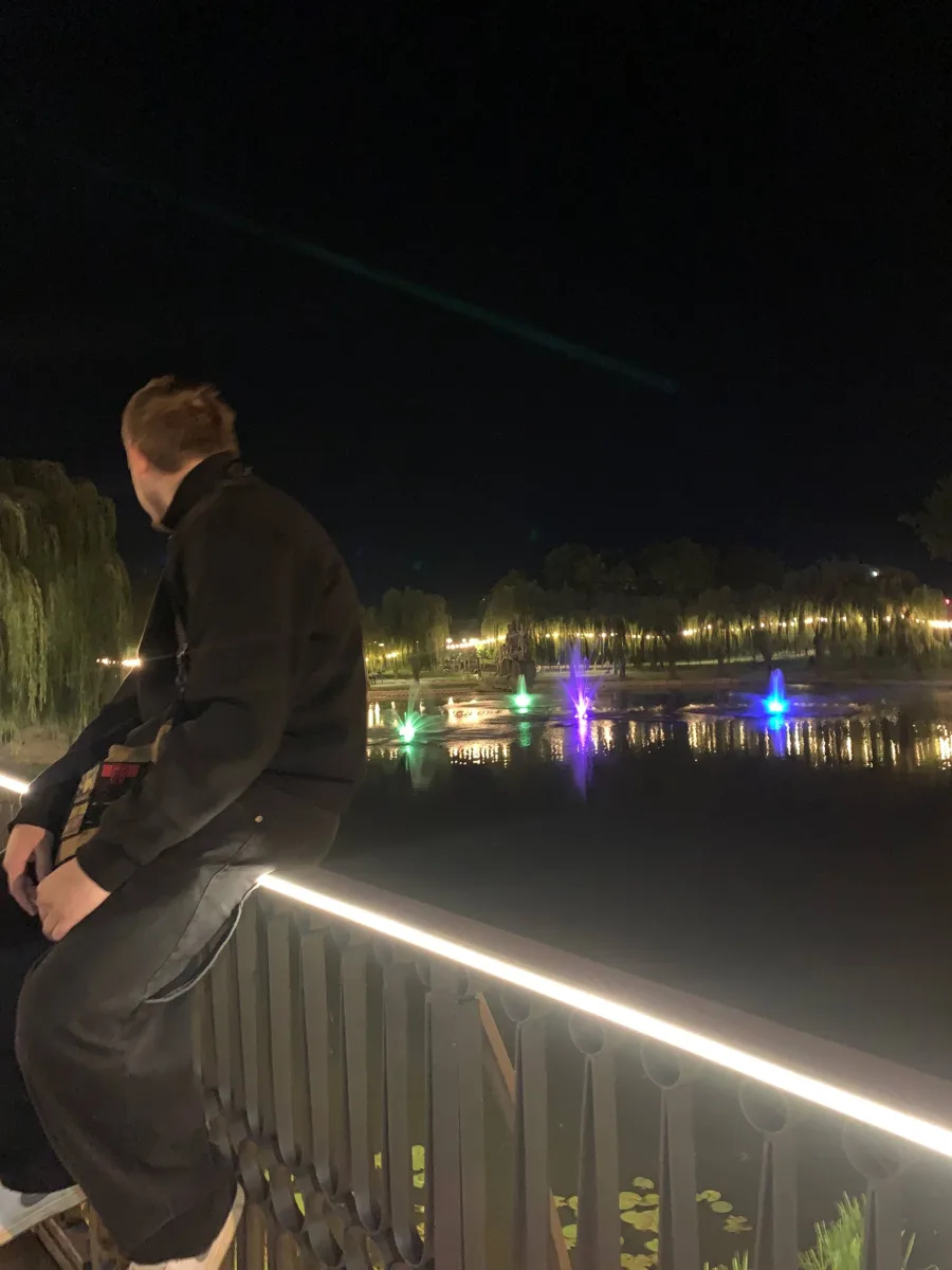 Vania, 21