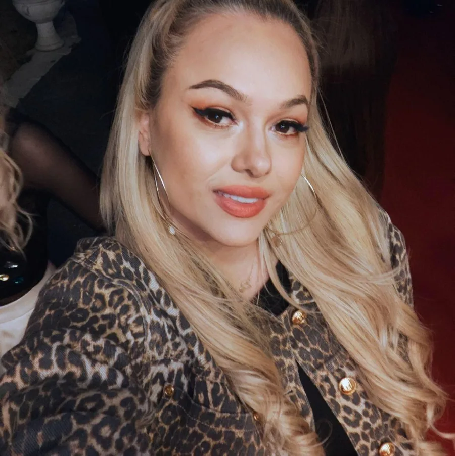 Sophie, 42