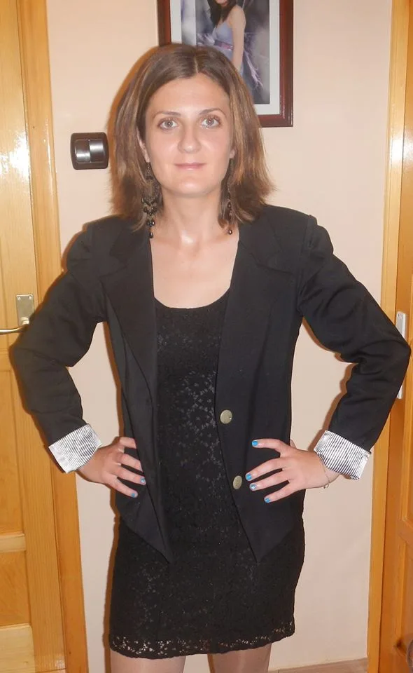 Caroline, 49