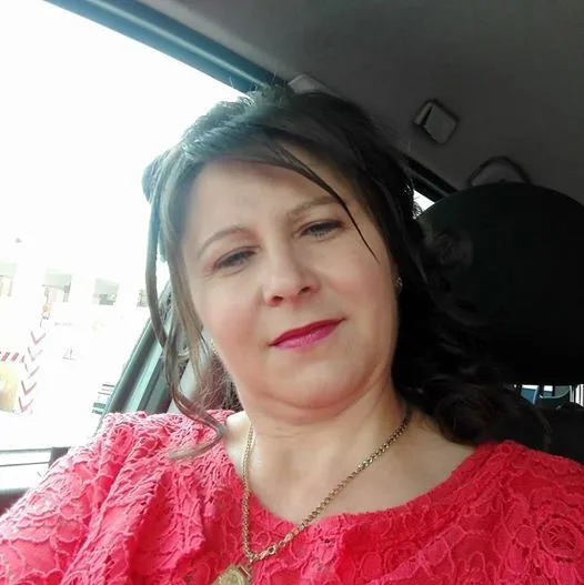 victoria smith, 43