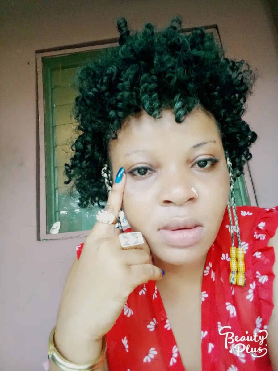 Lilian, 36