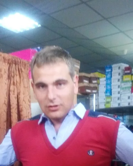 Roman, 35