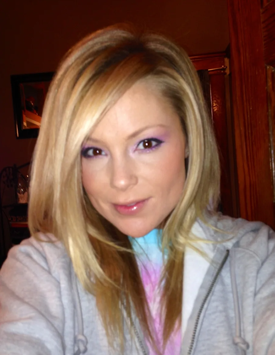 angela, 37
