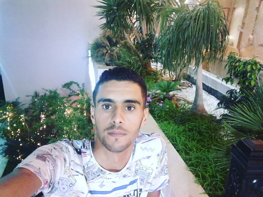 Houssem, 32