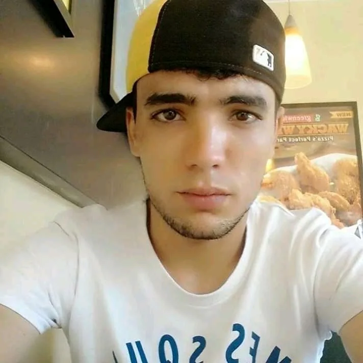 RADOUANE, 32