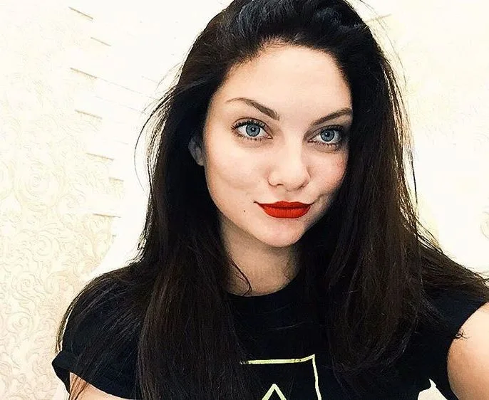 Anna, 36