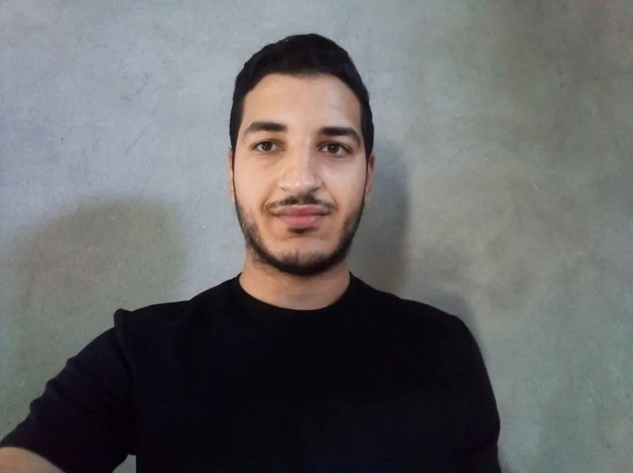 Akrem, 31