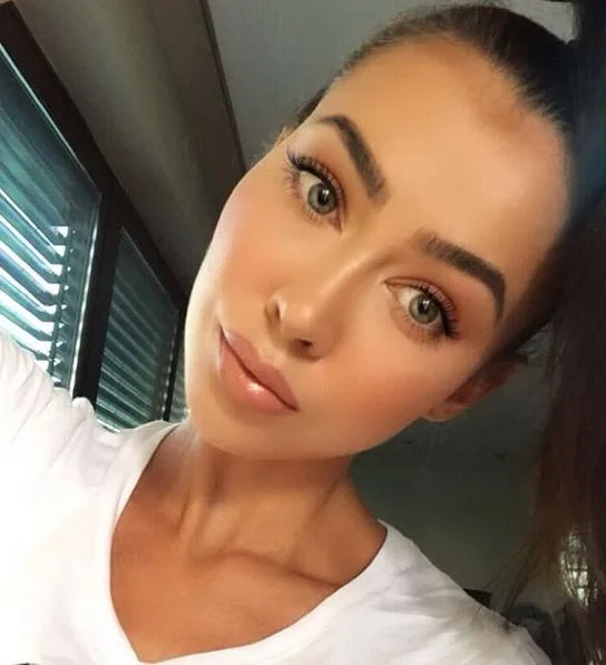 Vika, 35