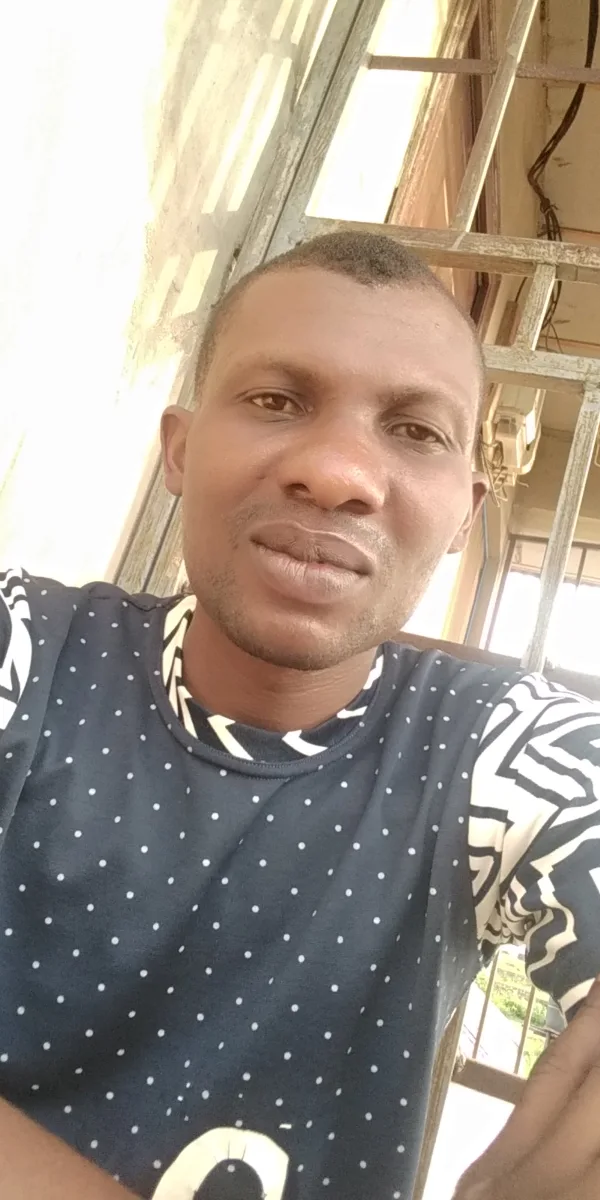 Akande, 37