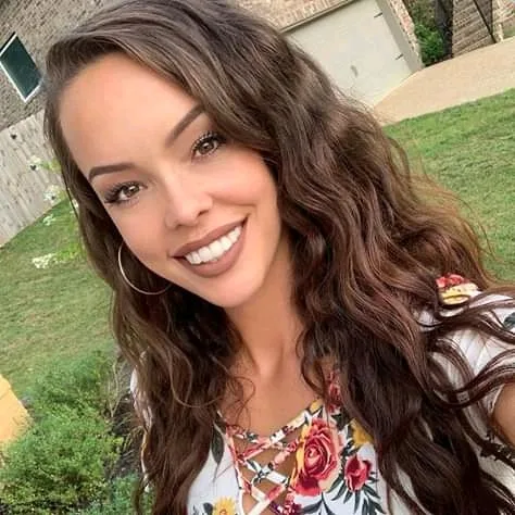 Ella, 38