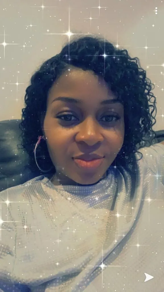 Angela, 32