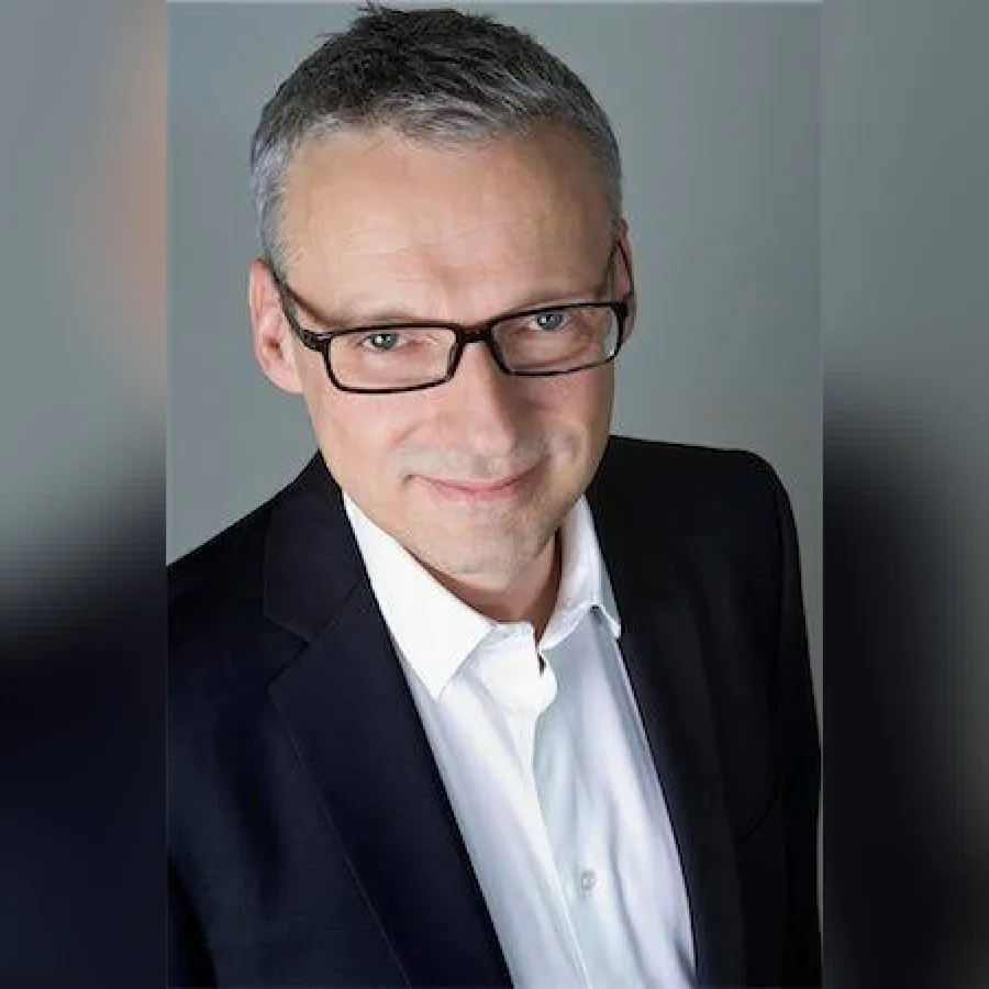 Max, 54