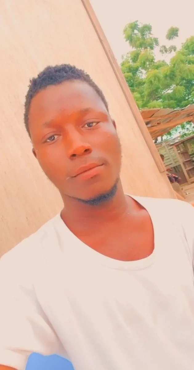 Larryn Najer, 32