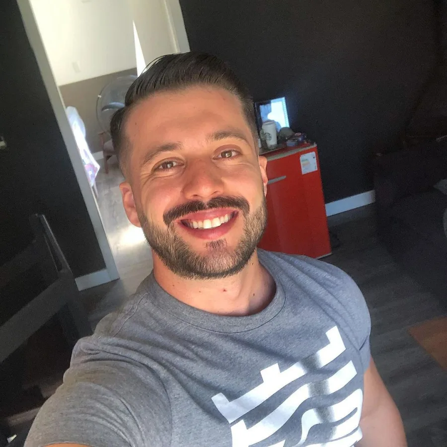 Roberts wayne, 40