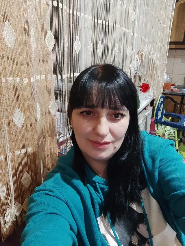 Sarah, 28